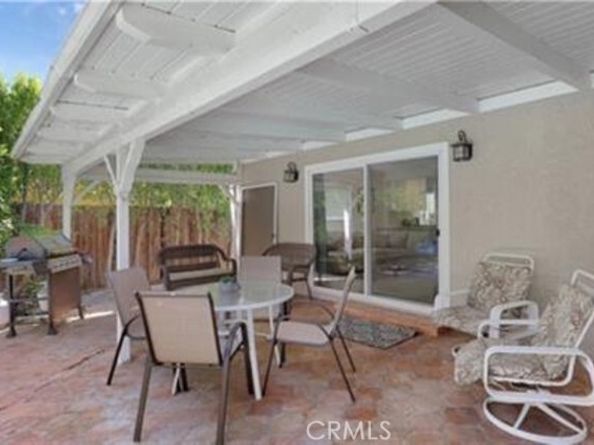 22335 Kittridge Street, Woodland Hills (los Angeles) CA 91303