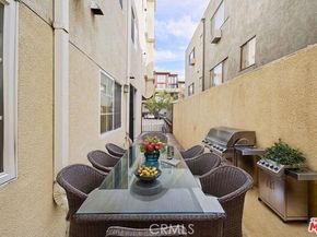 1861 Veteran Avenue 101, Beverly Hills CA 90025