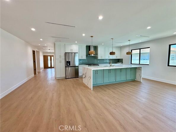 22130 Gault Street, Canoga Park (los Angeles) CA 91303
