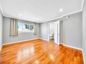 18631 Collins 10, Tarzana (los Angeles) CA 91356