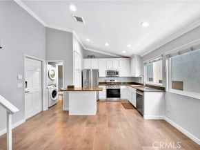 18631 Collins 10, Tarzana (los Angeles) CA 91356