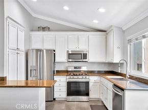 18631 Collins 10, Tarzana (los Angeles) CA 91356