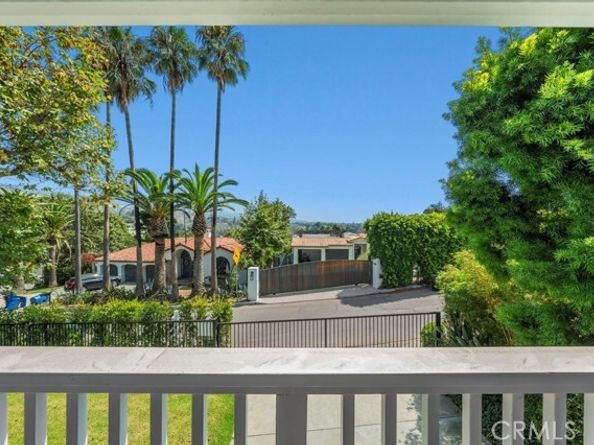 17481 Tramonto Drive, Pacific Palisades (los Angeles) CA 90272
