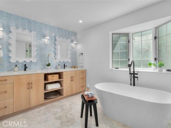 17481 Tramonto Drive, Pacific Palisades (los Angeles) CA 90272