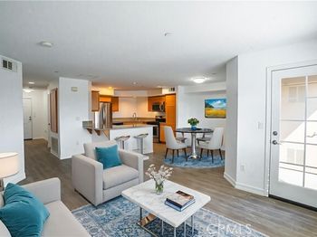1401 Lomita