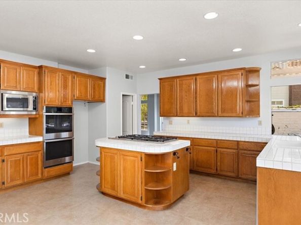 3 Mantenida, Laguna Hills CA 92679