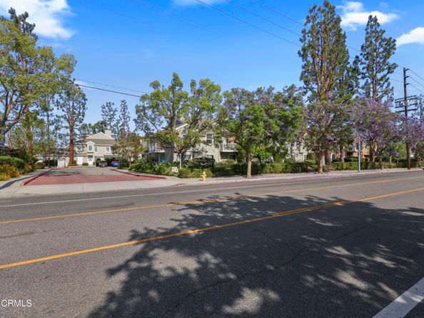 6616 Clybourn Avenue 102, North Hollywood (los Angeles) CA 91606