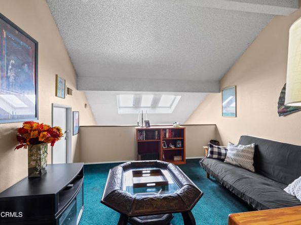6616 Clybourn Avenue 102, North Hollywood (los Angeles) CA 91606