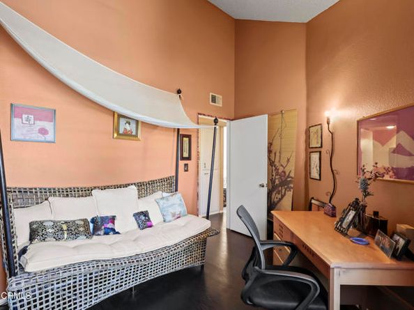 6616 Clybourn Avenue 102, North Hollywood (los Angeles) CA 91606