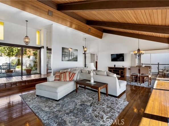 481 Dartmoor Street, Laguna Beach CA 92651