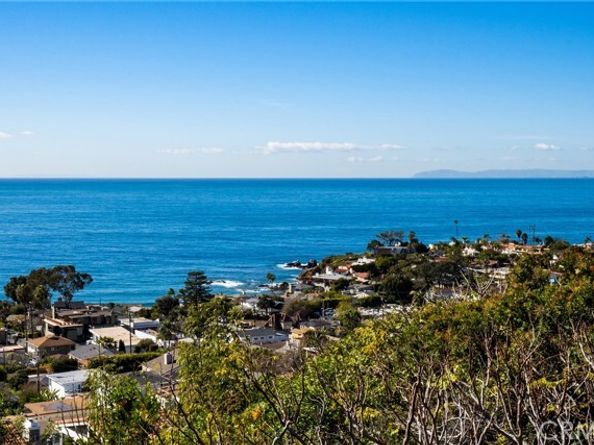 481 Dartmoor Street, Laguna Beach CA 92651