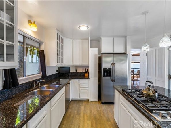481 Dartmoor Street, Laguna Beach CA 92651