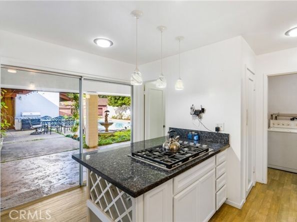 481 Dartmoor Street, Laguna Beach CA 92651