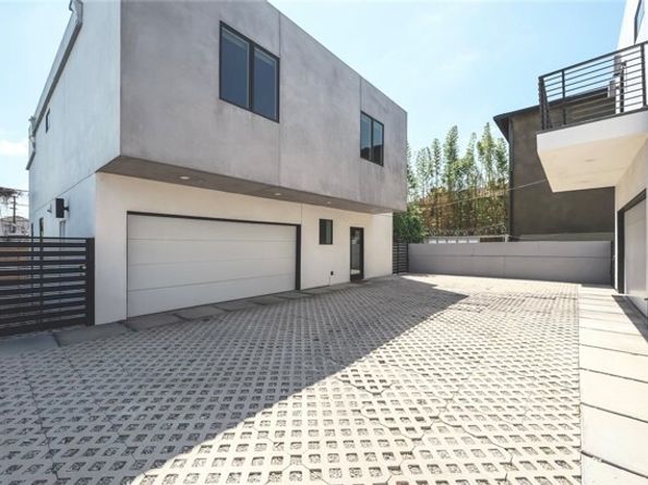 542 N Commonwealth, Los Angeles CA 90004