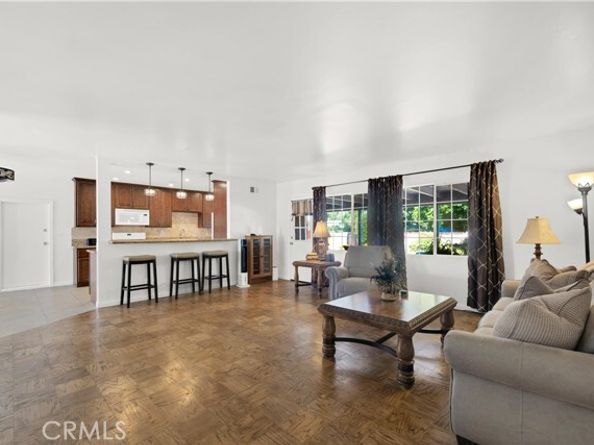 9938 Mason Avenue, Chatsworth (los Angeles) CA 91311