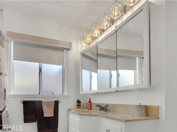 9938 Mason Avenue, Chatsworth (los Angeles) CA 91311
