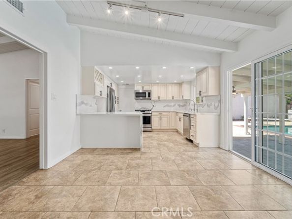 8749 Norwich Avenue, North Hills (los Angeles) CA 91343