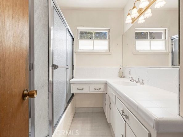 18725 Covello Street, Reseda (los Angeles) CA 91335