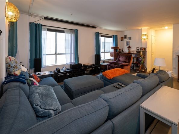 8744 Burnet 7, North Hills (los Angeles) CA 91343