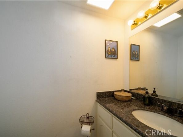 8744 Burnet 7, North Hills (los Angeles) CA 91343