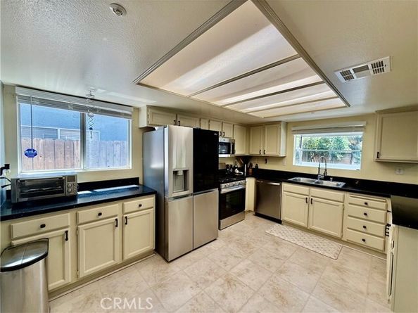 9213 Independence Way, North Hills (los Angeles) CA 91343