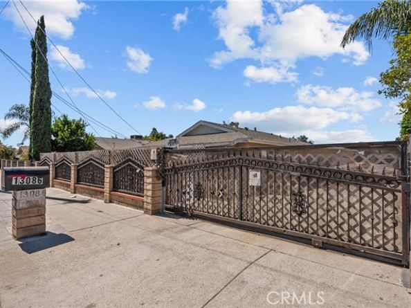 13086 Foothill Boulevard, Sylmar (los Angeles) CA 91342