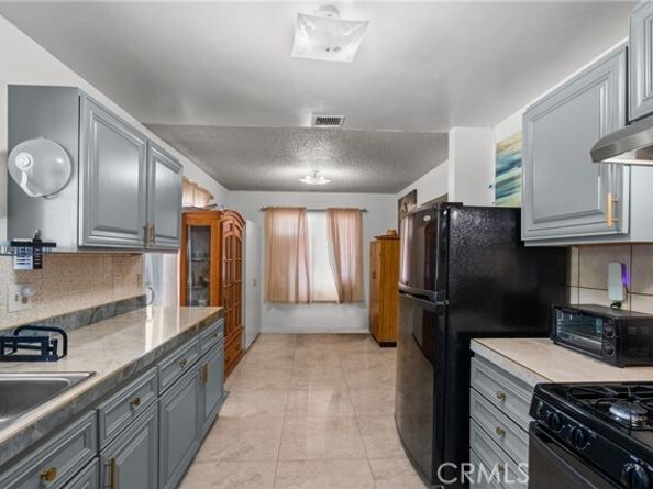 13086 Foothill Boulevard, Sylmar (los Angeles) CA 91342
