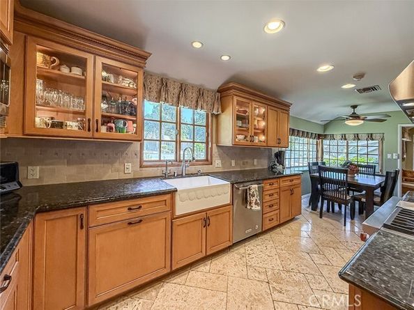 9819 Vanalden Avenue, Northridge (los Angeles) CA 91324