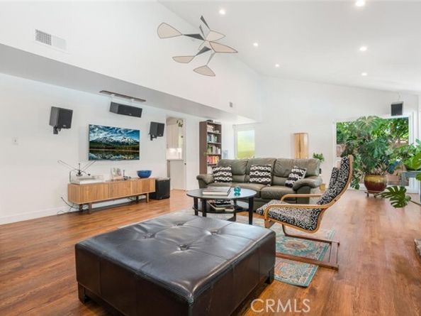 24101 Philiprimm Street, Woodland Hills (los Angeles) CA 91367