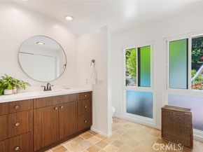 24101 Philiprimm Street, Woodland Hills (los Angeles) CA 91367