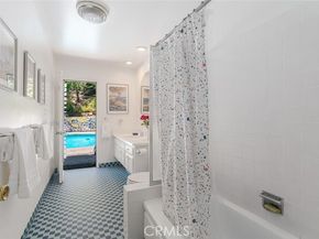 24101 Philiprimm Street, Woodland Hills (los Angeles) CA 91367