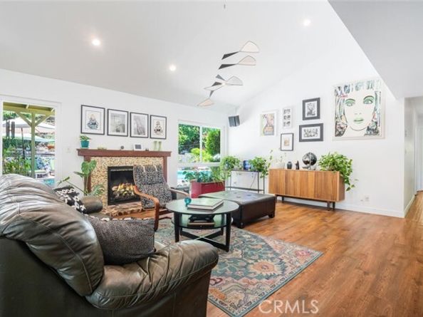 24101 Philiprimm Street, Woodland Hills (los Angeles) CA 91367