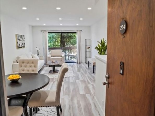 22100 Burbank Boulevard 254F, Woodland Hills (los Angeles) CA 91367