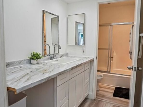 22100 Burbank Boulevard 254F, Woodland Hills (los Angeles) CA 91367