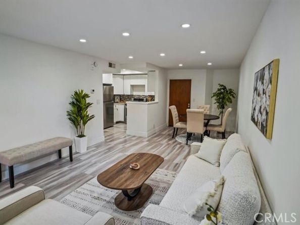 22100 Burbank Boulevard 254F, Woodland Hills (los Angeles) CA 91367