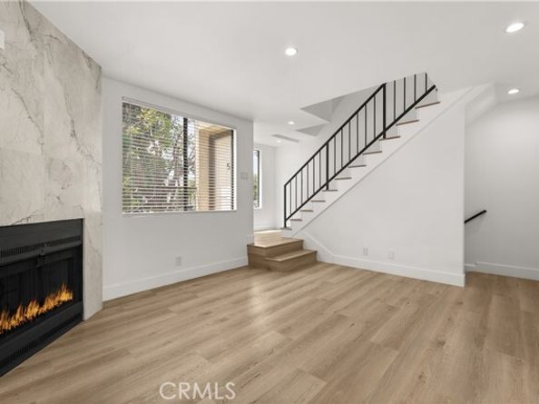 21720 Hart Street 5, Canoga Park (los Angeles) CA 91303