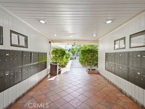 18530 Hatteras 333, Tarzana (los Angeles) CA 91356