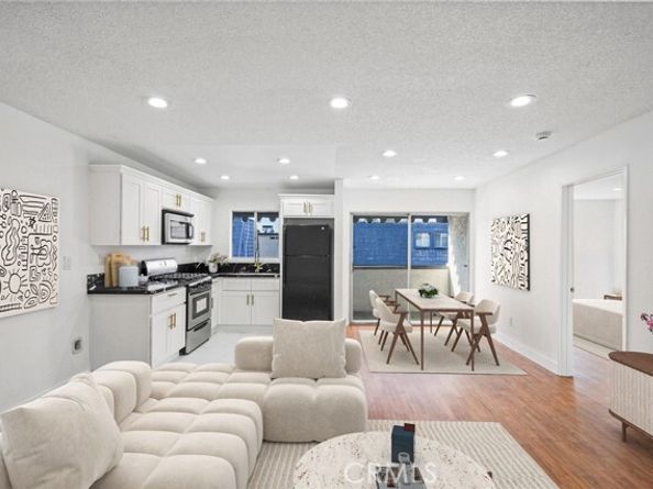 18530 Hatteras 333, Tarzana (los Angeles) CA 91356