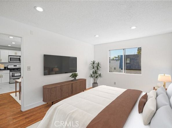18530 Hatteras 333, Tarzana (los Angeles) CA 91356
