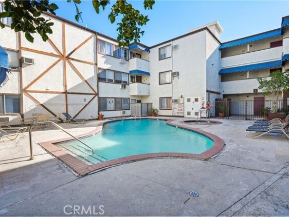 18530 Hatteras 333, Tarzana (los Angeles) CA 91356