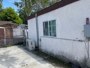 7328 Remmet Avenue, Canoga Park (los Angeles) CA 91303