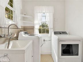 7445 Orion Avenue, Van Nuys (los Angeles) CA 91406