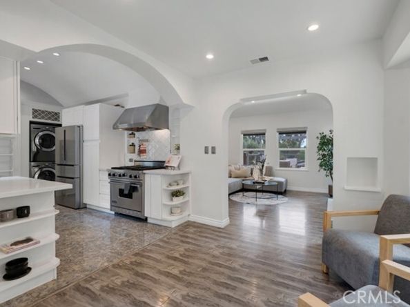 19419 Oxnard Street, Tarzana (los Angeles) CA 91356