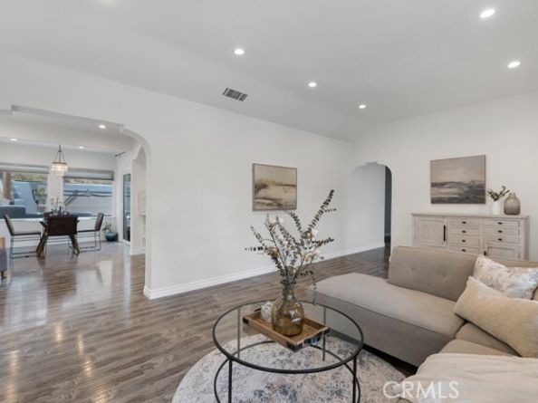 19419 Oxnard Street, Tarzana (los Angeles) CA 91356