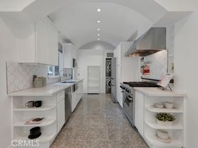 19419 Oxnard Street, Tarzana (los Angeles) CA 91356