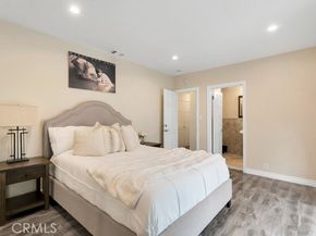 19419 Oxnard Street, Tarzana (los Angeles) CA 91356