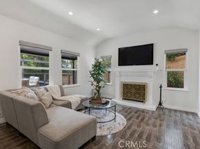 19419 Oxnard Street, Tarzana (los Angeles) CA 91356