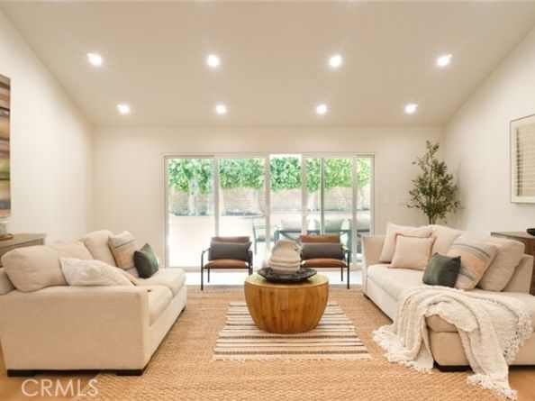 17063 Knapp Street, Northridge (los Angeles) CA 91325