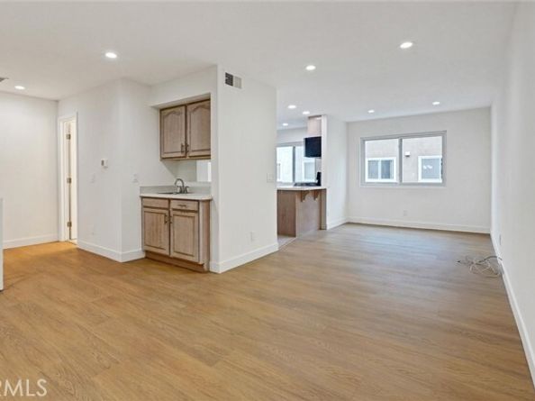 21901 Lassen Street 121, Chatsworth (los Angeles) CA 91311