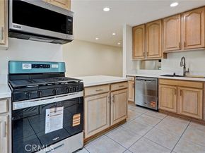 21901 Lassen Street 121, Chatsworth (los Angeles) CA 91311